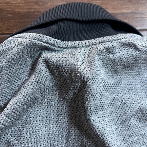 Lululemon Metal Vent Polo - Picture 3 of 4